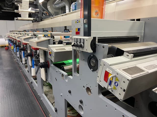 Optimizing narrow web label printing